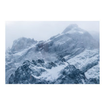 Bergschnee und Nebel