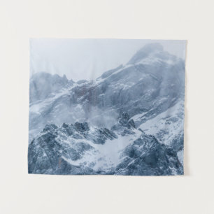 Bergschnee und Nebel Wandteppich