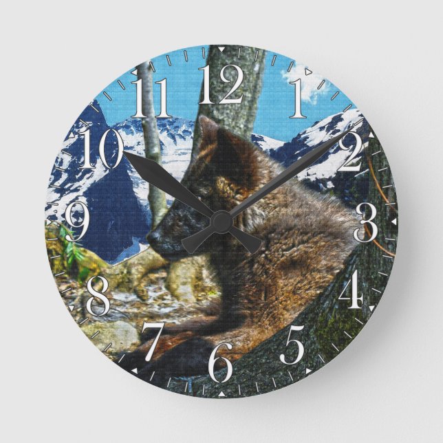 Bergschwarzer Wolf Reitstall am Fuß des Berges Runde Wanduhr (Vorderseite)