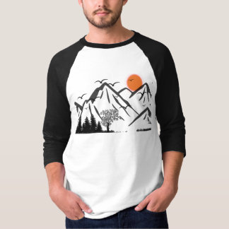 Bergsilhouette mit fliegenden Vögeln T-Shirt