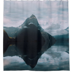 BERGSPIEGEL AUF DEM WASSERKÖRPER DUSCHVORHANG