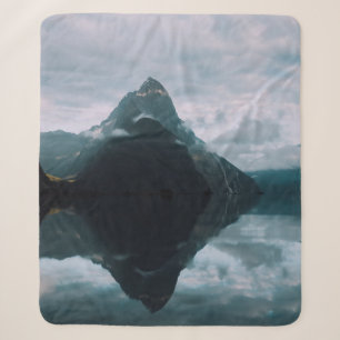 BERGSPIEGEL AUF DEM WASSERKÖRPER SHERPADECKE