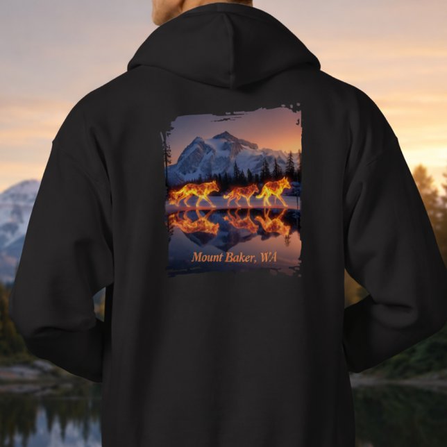 Bergszene mit Geistwölfen Hoodie (Von Creator hochgeladen)