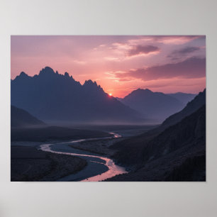 Bergtal und gewundener Fluss Poster