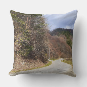 Bergwaldstraße - Wilde Natur Rumänien Kissen