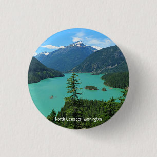 Bergwelt des Sees in North Cascades Washington Button