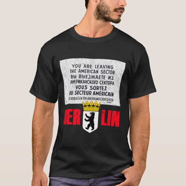 Berlin Checkpoint Charlie Sign T Shirt (Vorderseite)