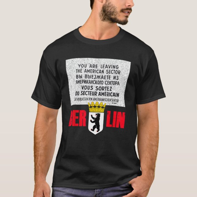 Berlin Checkpoint Charlie Sign T-Shirt (Vorderseite)