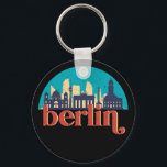 Berlin Deutschland City Skyline Vintag Cityscape Schlüsselanhänger<br><div class="desc">Vintages und retro City Design mit wunderschöner Skyline, touristischer Attraktion und Stadtbild. Cooler Wolkenkratzer und Gebäude Silhouette Illustrationen für Touristen und Reisende. Ideal als Souvenir, um Zuhause zu bringen, wenn Sie um die Welt reisen. Rett die Erinnerung an deine Reise und Ferien mit Familie und Freunden. Die Hintergrundfarbe kann auf...</div>