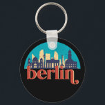 Berlin Deutschland City Skyline Vintag Cityscape Schlüsselanhänger<br><div class="desc">Vintages und retro City Design mit wunderschöner Skyline, touristischer Attraktion und Stadtbild. Cooler Wolkenkratzer und Gebäude Silhouette Illustrationen für Touristen und Reisende. Ideal als Souvenir, um Zuhause zu bringen, wenn Sie um die Welt reisen. Rett die Erinnerung an deine Reise und Ferien mit Familie und Freunden. Die Hintergrundfarbe kann auf...</div>