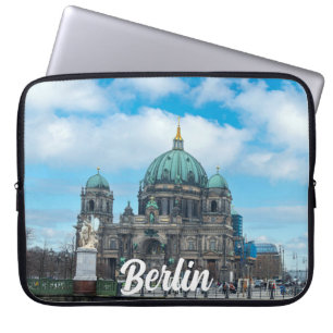 Berliner Kathedrale und Fernsehturm in Berlin Laptopschutzhülle