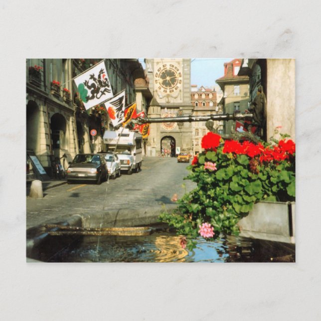 Bern, Hauptstraße, Uhrturm und Geranien Postkarte (Vorderseite)