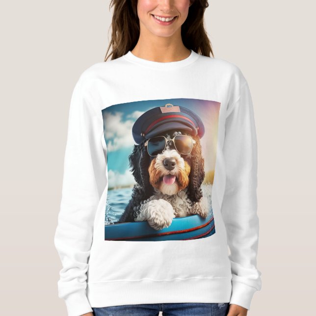 Bernedoodle Boating Hund Mama Hunde Vater Geschenk Sweatshirt (Vorderseite)