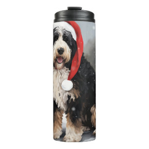 Bernedoodle Dog in Schnee Weihnachten Thermosbecher