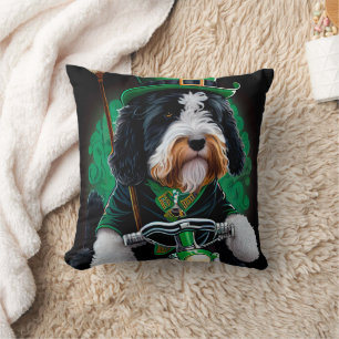 Bernedoodle Hund Fahrrad St. Patrick's Day Kissen