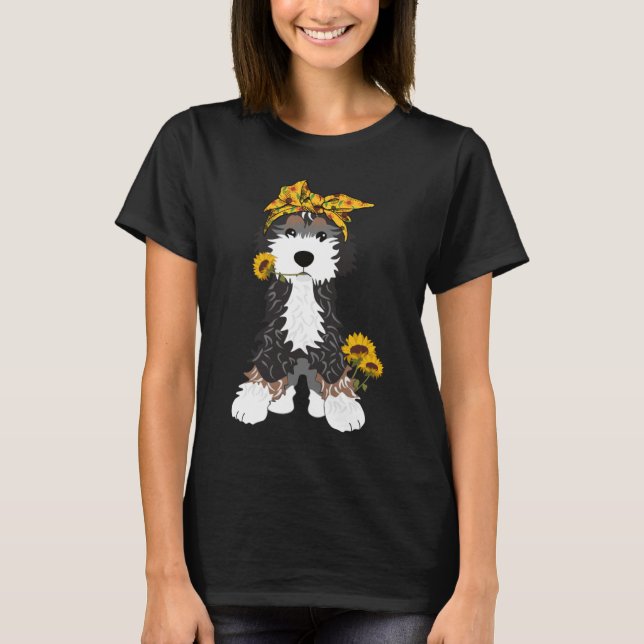 Bernedoodle Hund mit Sonnenblumen T-Shirt (Vorderseite)