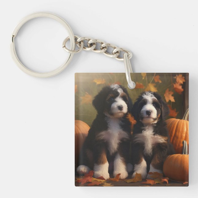 Bernedoodle Puppy Autumn Delight Pumpen Schlüsselanhänger (Vorderseite)