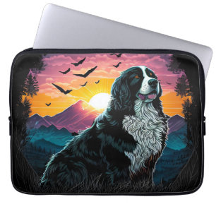 Berner Hund mit Aussicht auf den Berg Sonnenaufgan Laptopschutzhülle