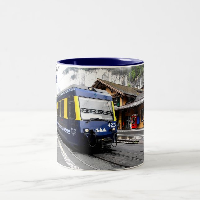 Berner Oberland Bahn in der Schweiz Zweifarbige Tasse (Mittel)