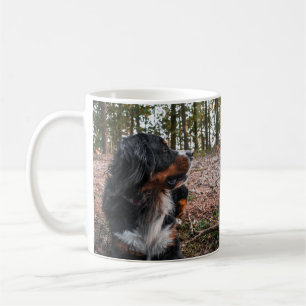 Berner Sennenhund im Wald Kaffeetasse