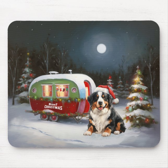 Bernese Mountain Caravan Weihnachtsabenteuer Mousepad (Vorne)