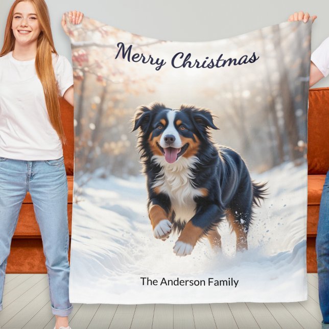 Bernese Mountain Dog Personalisierter Weihnachtswi Fleecedecke (A personalized Christmas blanket with watercolor-style picture of a Bernese mountain dog in snow)