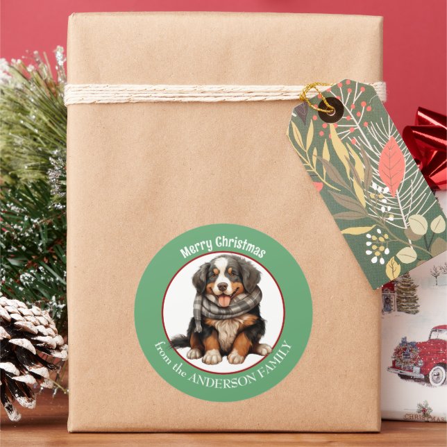 Bernese Mountain Dog Pup im Winter Scarf Weihnacht Runder Aufkleber (Feiertag)