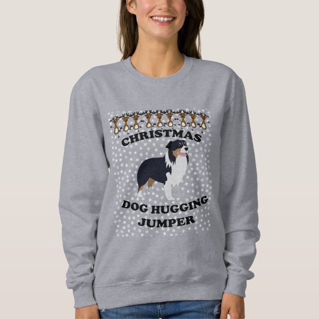 Bernese Mountain Hund Weihnachts Hund umarmt Sweatshirt (Vorderseite)