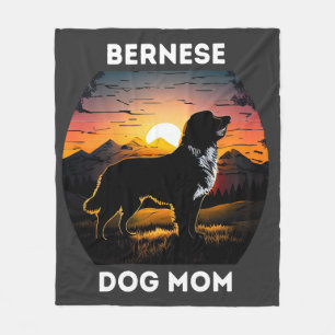 Bernese und die aufstrebende Sonne für die Berner Fleecedecke