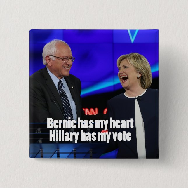 Bernie hat mein Herz, Hillary hat meinen Button (Vorderseite)