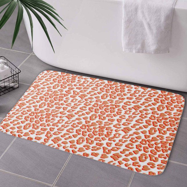 Bernsteinfarben und weißes Leopard Badematte (Amber Color and White Leopard Print Bath Mat by Looly Elzayat
)