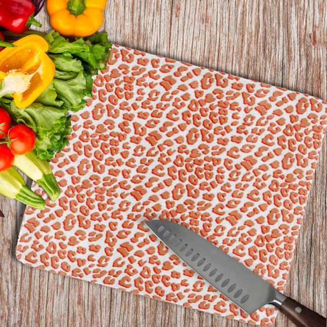 Bernsteinfarben und weißes Leopard Schneidebrett (Amber Color and White Leopard Print Cutting Board by Looly Elzayat
)