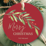 Berries auf Zweig über Red Merry Christmas Round Geschenkanhänger<br><div class="desc">Machen Sie Ihre eigenen Geschenketiketten / Gastgeschenk Tags mit einem eleganten Zweig und roten Beeren mit Ihrer Nachricht in schicken Schriften in jeder Farbe und auf jedem Farbhintergrund. Alle Text-, Schriftart- und Schriftart-Farben können geändert werden, klicken Sie einfach auf den Link "Weitere" und verwenden Sie unser Design-Tool, um dieses Label...</div>