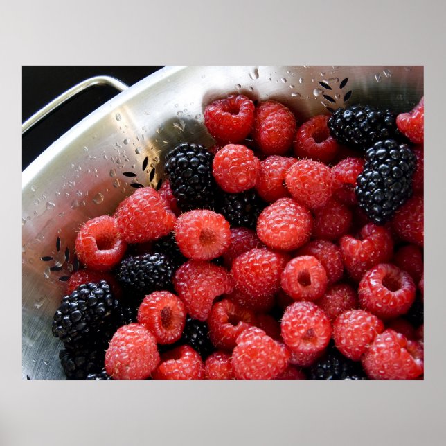 Berries in Colander 03 Poster (Vorne)