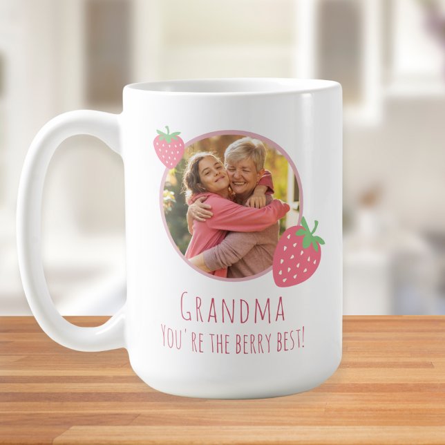 Berry Best Grandma Large Kaffeetasse (Large white coffee with custom photo. Text reads "Grandma, you're the berry best")