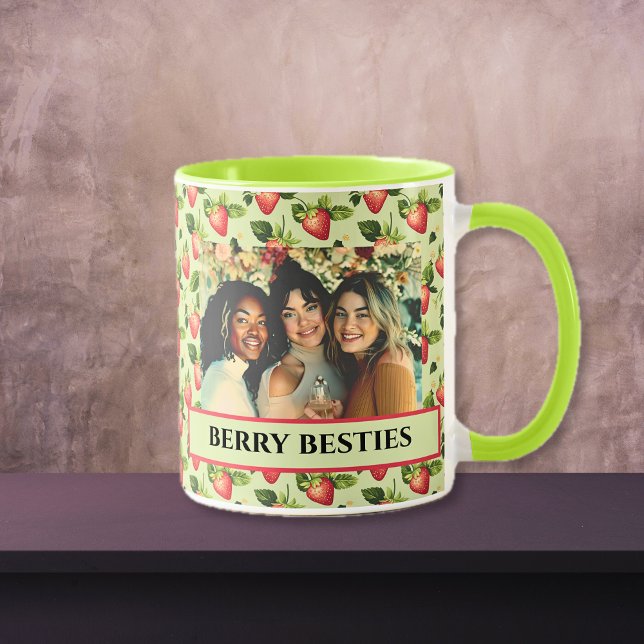 Berry Besties Green and Red Friends Foto Tasse (Berry Besties Green and Red Friends Photo Mug)