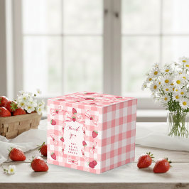 Berry First Birthday Red Gingham Bows Square Geschenkschachtel