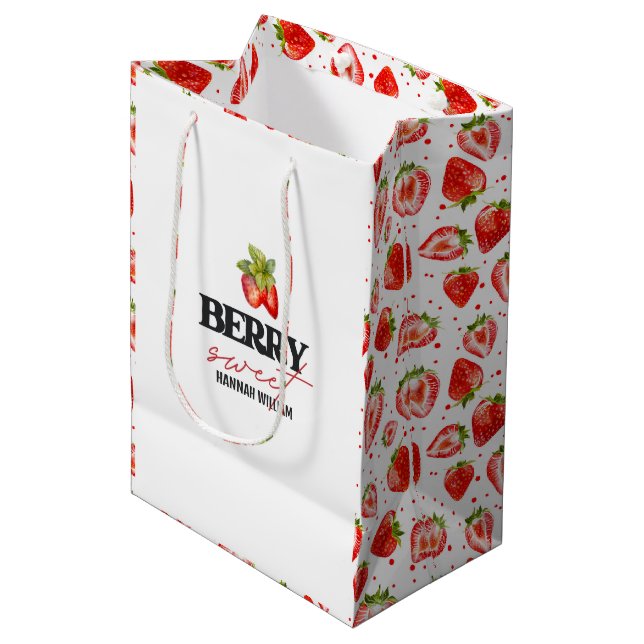 Berry Sweet Strawberries Babydusche Mittlere Geschenktüte (Vorderseite Schrägansicht)