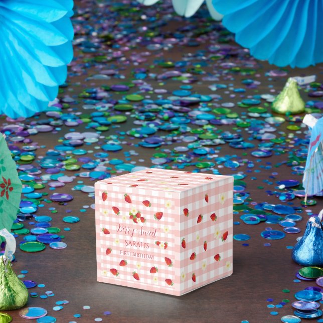 Berry Sweet Strawberry 1st Birthday Party Gift  Geschenkschachtel (Party)