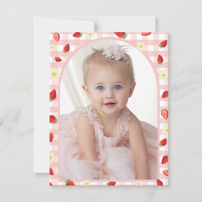 Berry Sweet Strawberry 1st Birthday Photo  Dankeskarte (Vorderseite)