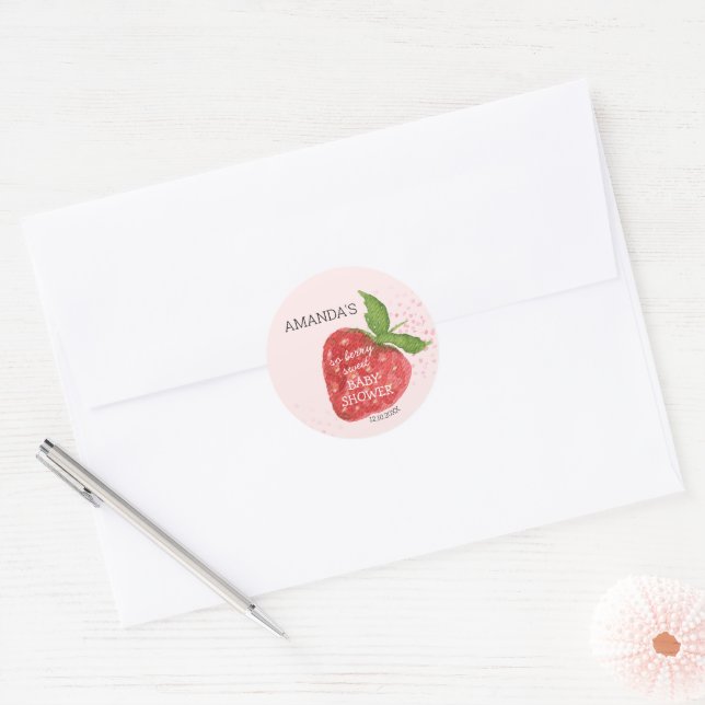 Berry Sweet Strawberry Baby Shower Runder Aufkleber (Umschlag)