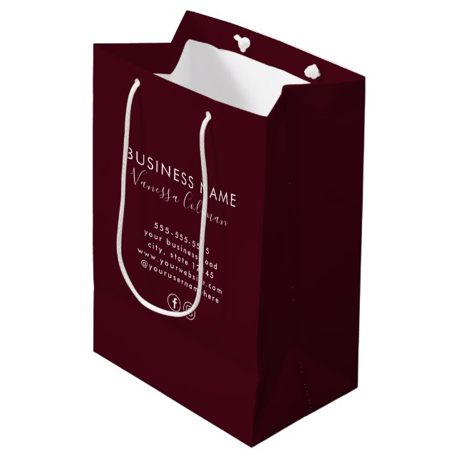 Beruflich Branding Minimalistischer Script Burgund Mittlere Geschenktüte (Vorderseite Schrägansicht)