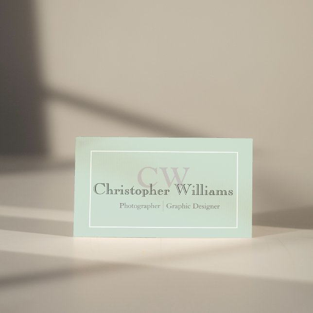 Beruflich grüne Minimalistische Visitenkarte (Von Creator hochgeladen)