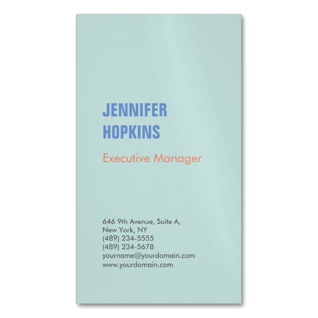 Beruflich-minimalistisch-modernes Blau Magnetische Visitenkarte (Vorderseite Vertikal)