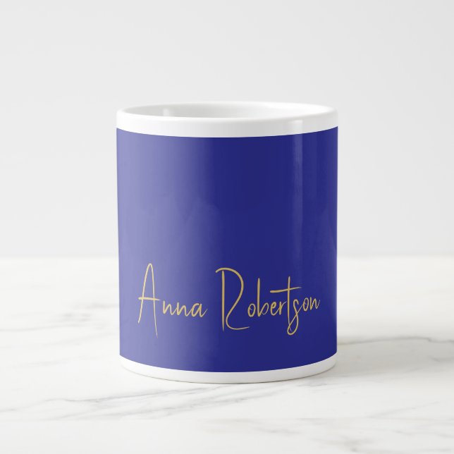 Berufliche Kalligraphie in Deep Blue-Gold-Farben Jumbo-Tasse (Vorderseite)