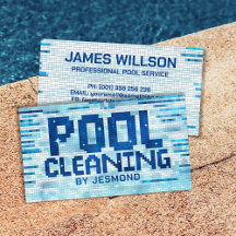 Berufliche Reinigung des Pools