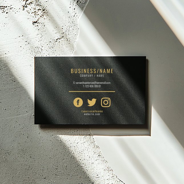 Berufliche schwarze und goldene soziale Medien Visitenkarte (Von Creator hochgeladen)