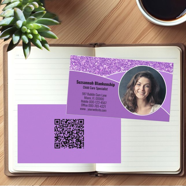 Beruflicher Nanny Custom Foto Lila QR Code Visitenkarte (Custom photo & QR code template business card design)