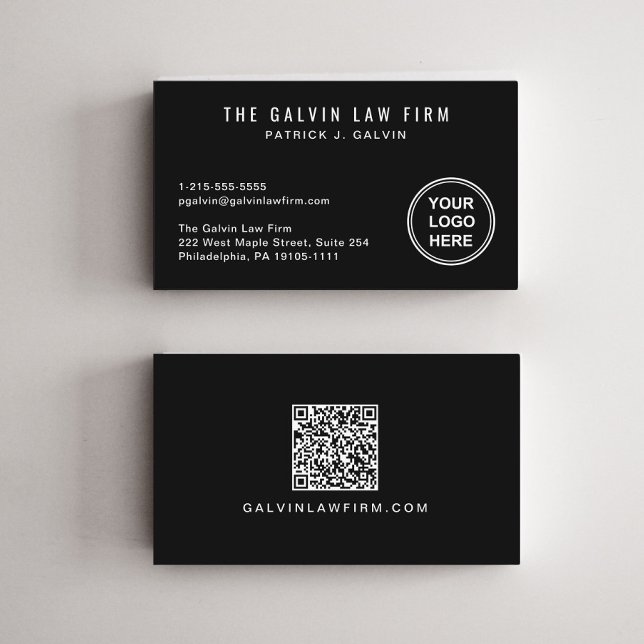 Berufliches Firmenlogo QR-Code Mitarbeiter Schwarz Visitenkarte (Capture attention, make connections, and leave a lasting impression with our modern QR business card)