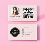Berufliches Foto Rosa QR-Kodex Soziale Medien Visitenkarte<br><div class="desc">Das moderne Minimalistische Logo oder Foto mit Social Media Icons und QR Code Business Card verbindet zeitgenössisches Design und Praxisnähe. Diese Visitenkarte ist mit dem Fokus auf Einfachheit und Eleganz gestaltet und ist ein unverzichtbares Werkzeug für jedes moderne berufliche. Mit einem sauberen und minimalistischen Logo-Design, das die Identität Ihrer Marke...</div>